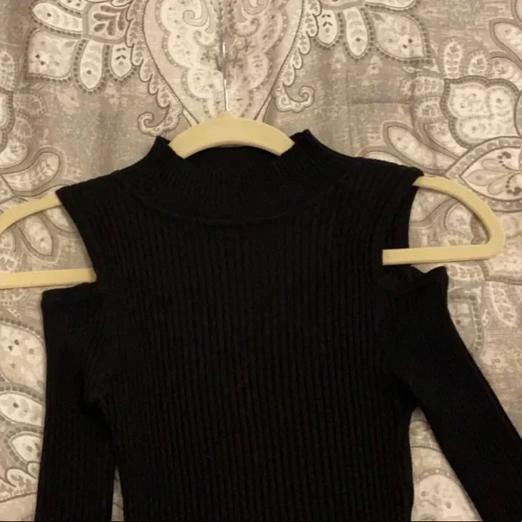 Cold Shoulder Ribbed Dress - Picture 3 of 3